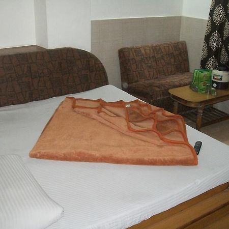 Hotel Milan Continental Delhi  Buitenkant foto