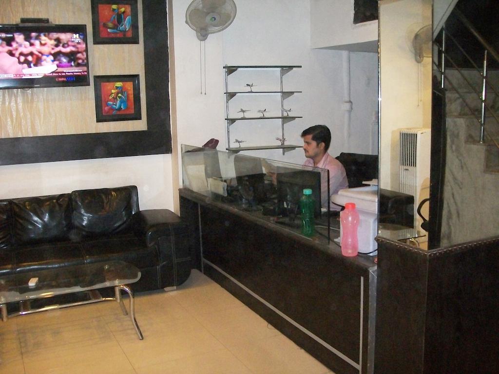 Hotel Milan Continental Delhi  Buitenkant foto