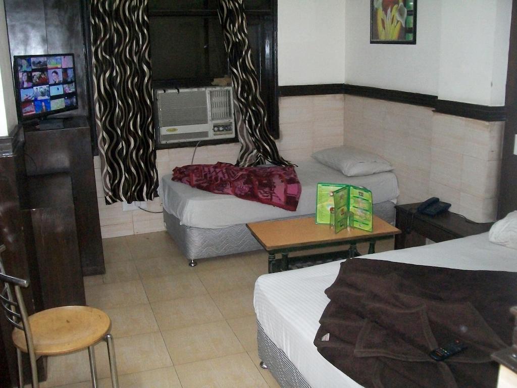 Hotel Milan Continental Delhi  Buitenkant foto