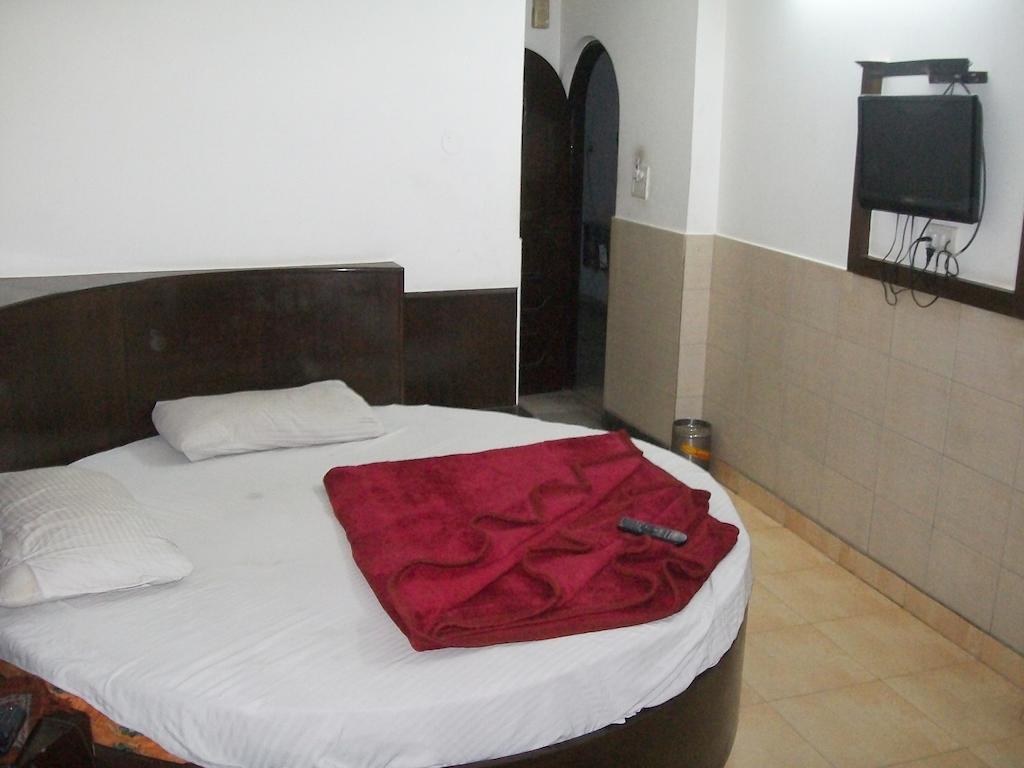 Hotel Milan Continental Delhi  Buitenkant foto