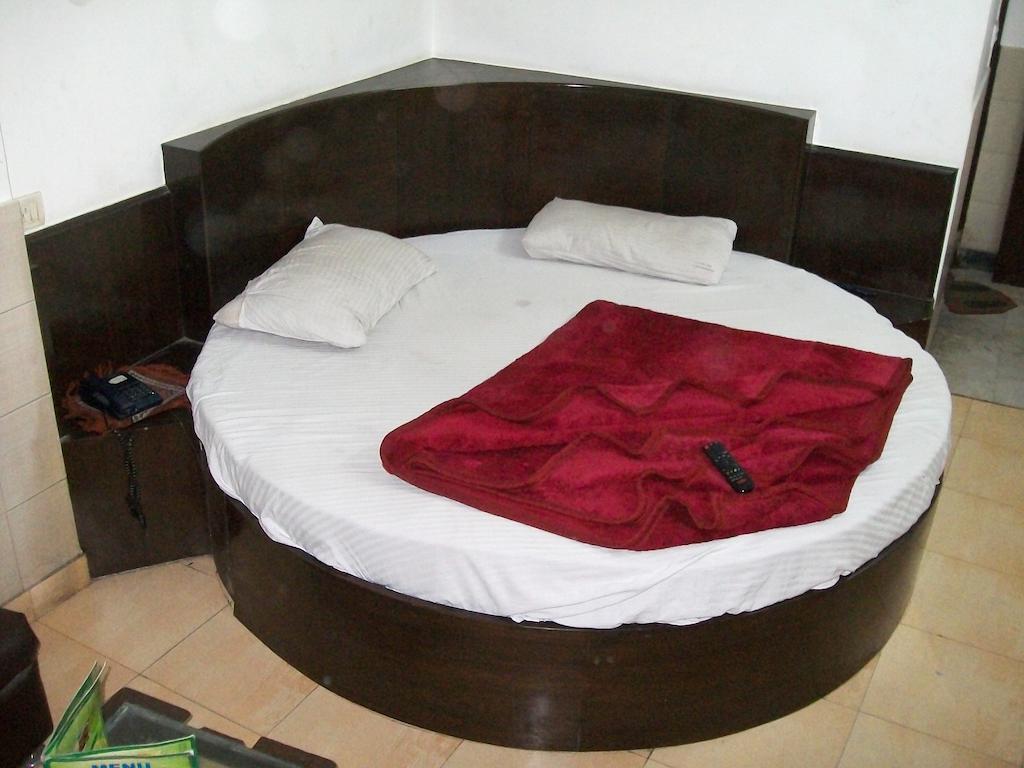 Hotel Milan Continental Delhi  Buitenkant foto